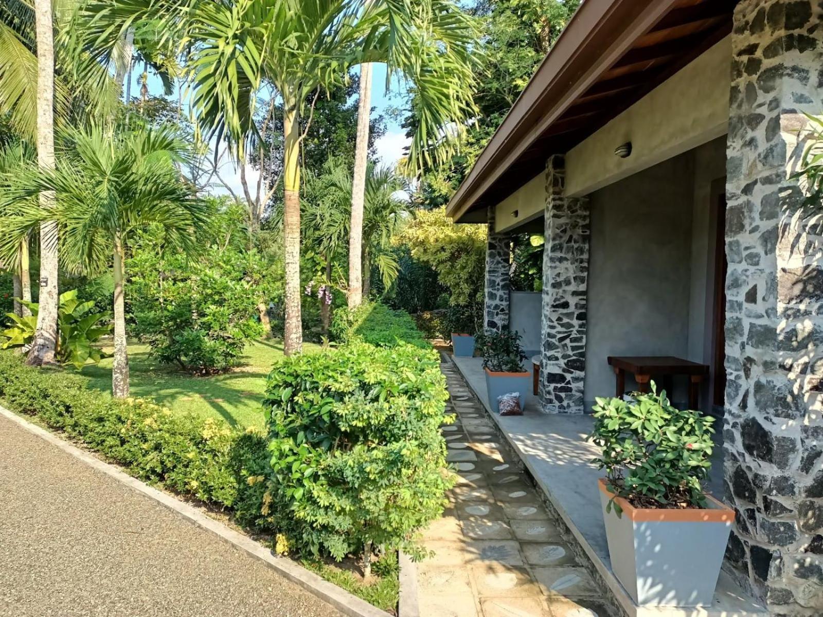Avalon Village Resort Induruwa Eksteriør bilde